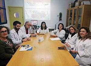 La doctora Cristina Margusino Framiñan con su equipo de Atención Primaria de Xinzo de Limia (Ourense, Galicia, España).