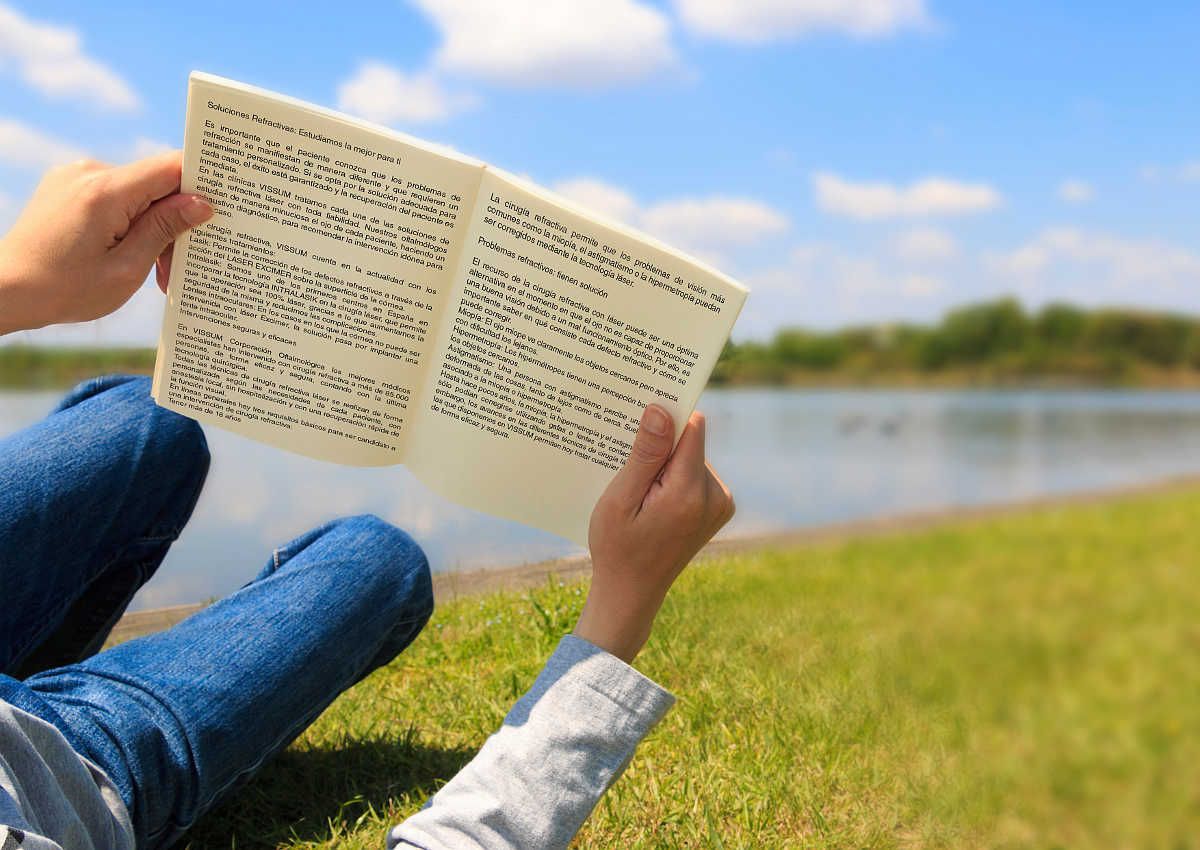 Estas pinzas para retirar una capa de retina miden menos de medio milímetro.