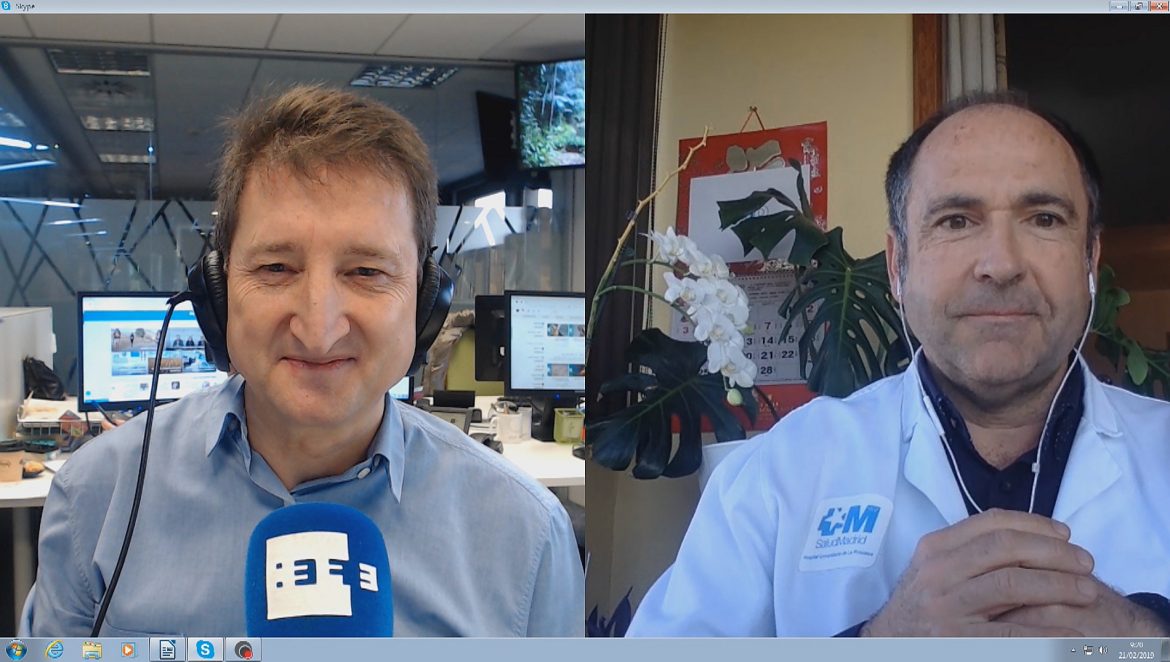 El doctor Soriano muestra The Lancet-efe