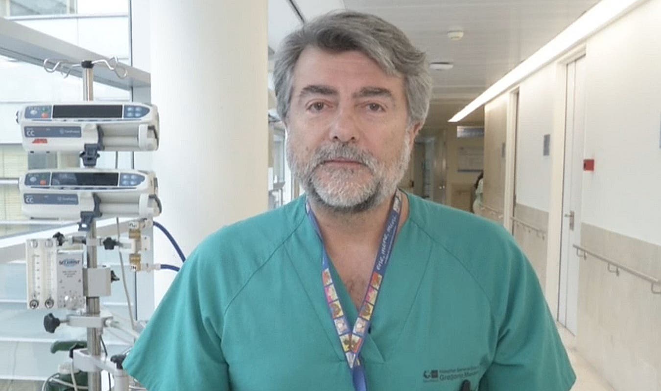 La enfermera Ana Moro y el periodista de EFEsalud, Gregorio del Rosario