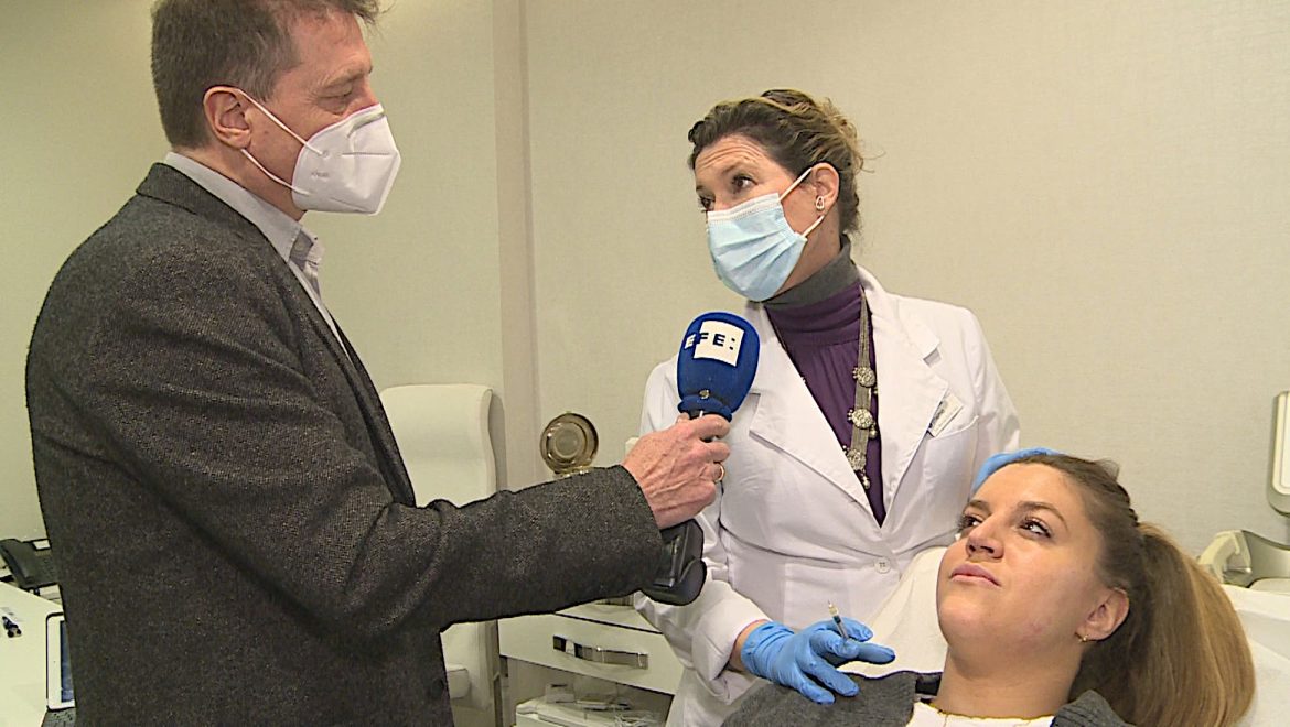 Dientes estresados por bruxismo causado daño en al articulación temporomandibular