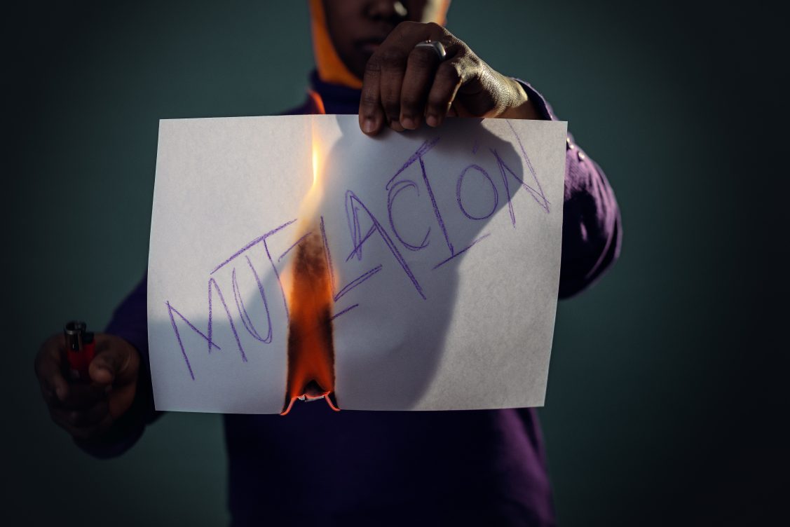 mutilación genital femenina, mujeres, derechos humanos, violación, enfermedades, hemorragia, bisturí, testimonios, España, países