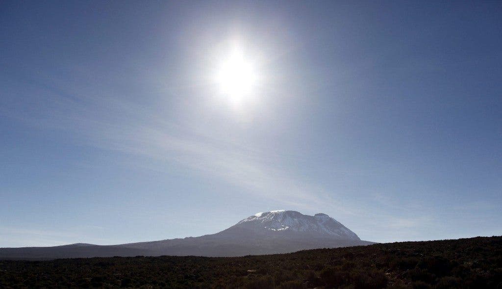 El sol es el mayor peligro para los albinos en Tanzania. Imagen del Kilimanjaro. EPA/GERNOT HENSEL
