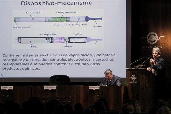 "Enganchados" por el cigarrillo electrónico acuden ya a las consultas médicas