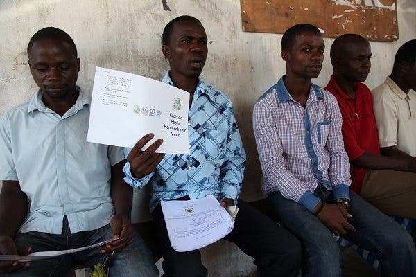 Ciudadanos liberianos hablan acerca del brote del ébola. Efesalud.com