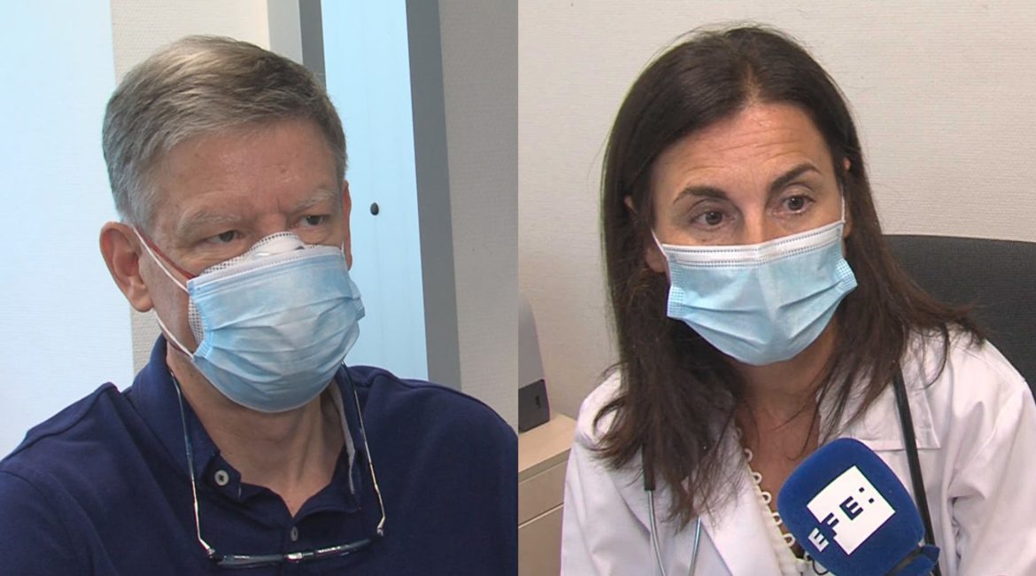 Carlos, un paciente con trasplante de pulmón, y la Dra. Rosalía Laporta-efe