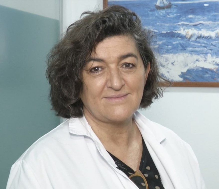 Doctora Carmen González Enguita, en su consulta de la Fundación Jiménez Díaz.