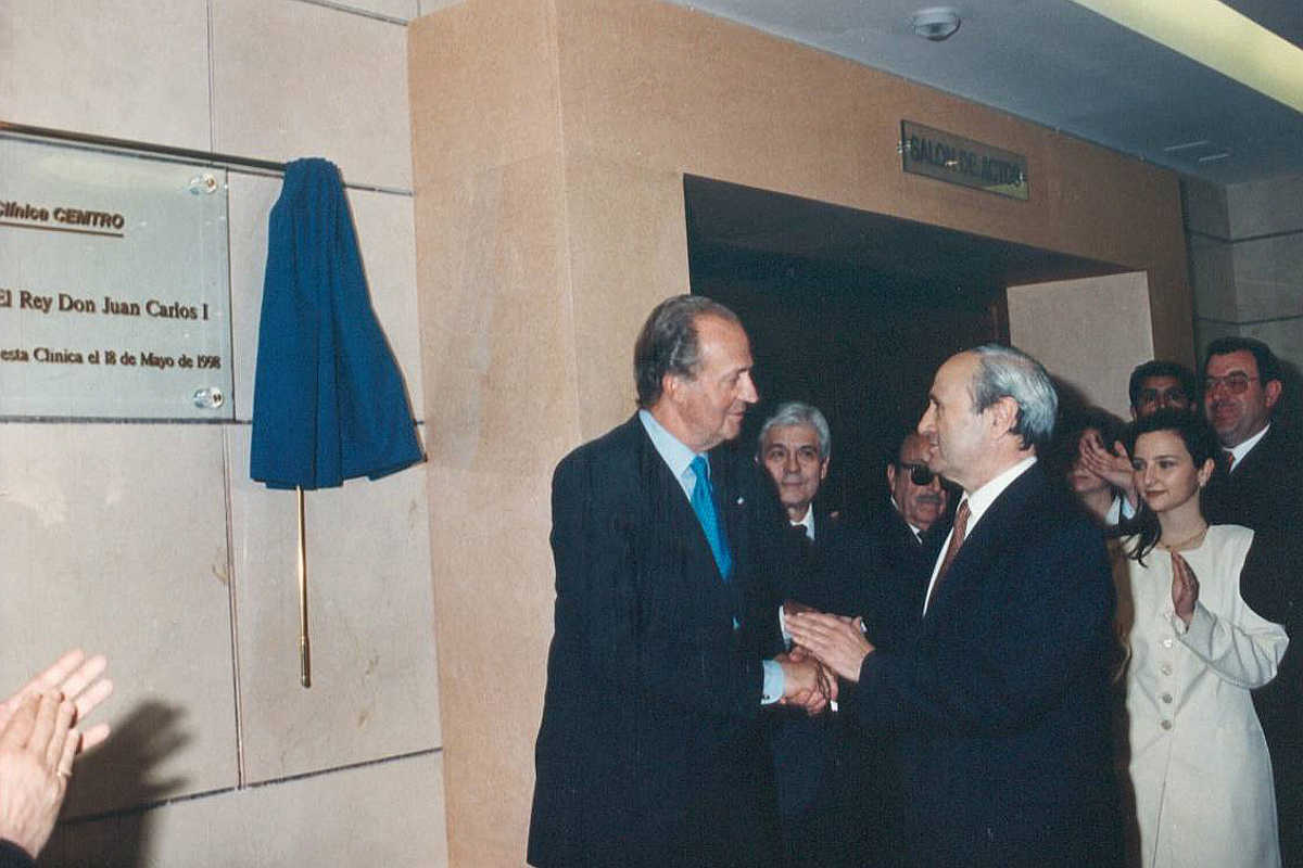Inauguración de la Clinica CEMTRO en Mayo de 1998 por el entonces Rey de España, Juan Carlos I, hoy Rey emérito, padre del actual Rey, Felipe VI
