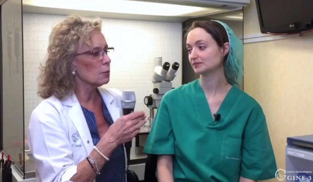 La doctora Carmen Sala entrevista a la bióloga Laura Rabinad.