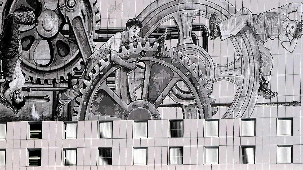 Recreación pictórica de Tiempos Modernos para decorar la fachada de un edificio de viviendas.