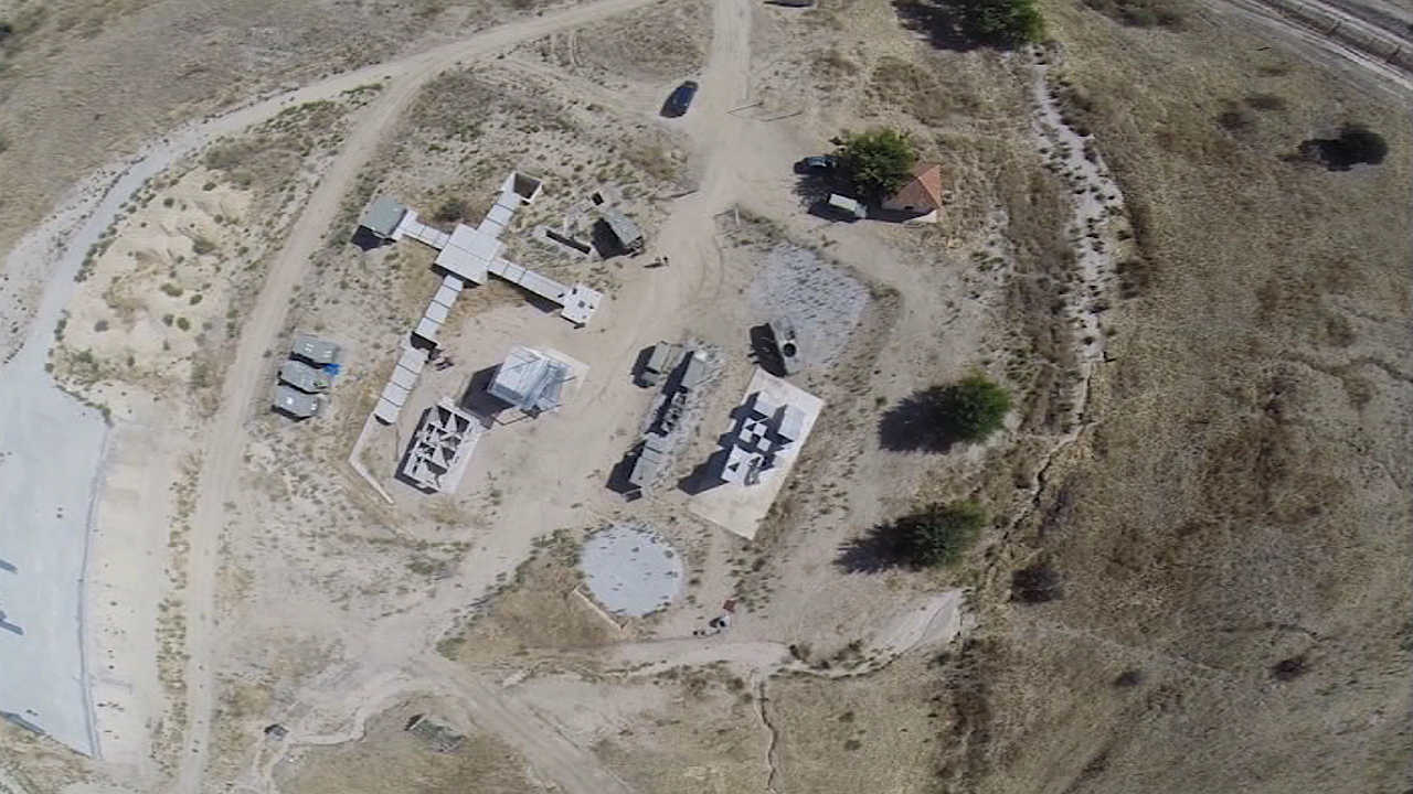 Vista cenital de la zona de edificaciones del escenario de la pista de instrucción de combate.