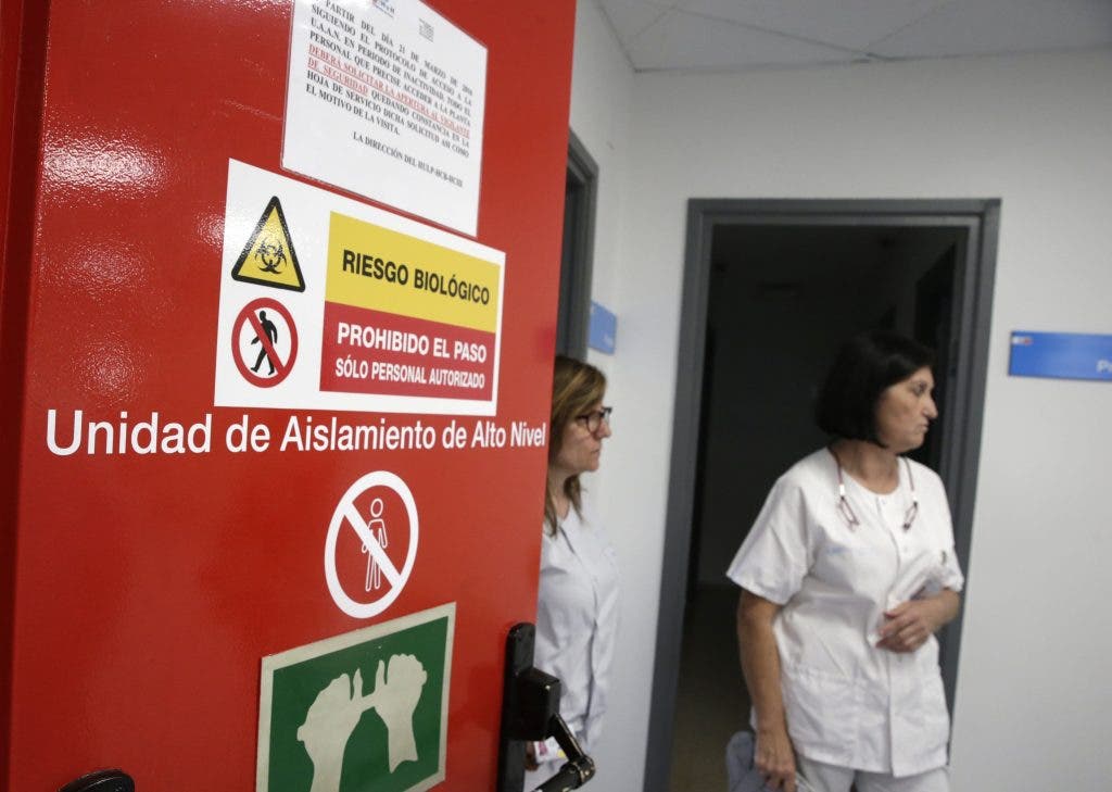 El Hospital Carlos III de Madrid presenta la Unidad de Aislamiento de Alto Nivel. EFE/Zipi