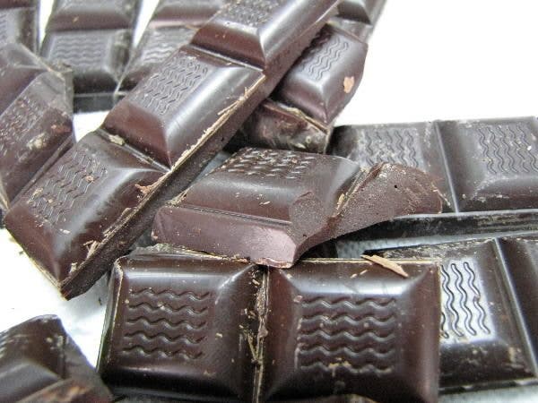 Expertos explican los beneficios del chocolate negro