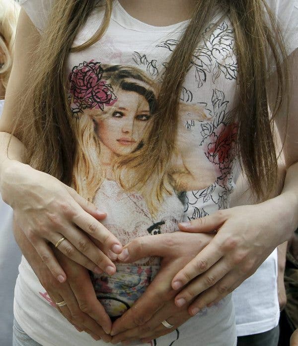 La cara de una joven en la camiseta de una chica. Efesalud.com