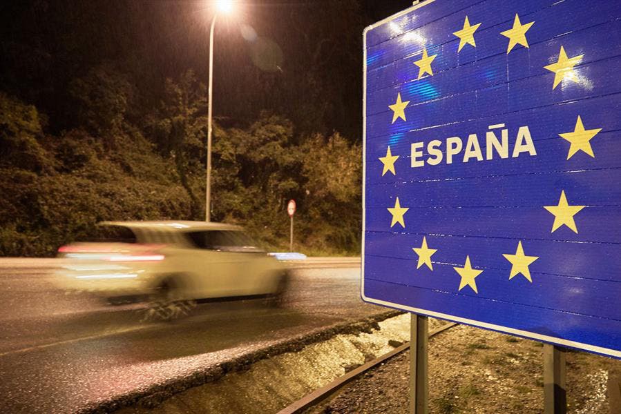 España cierra sus fronteras terrestres para controlar el coronavirus