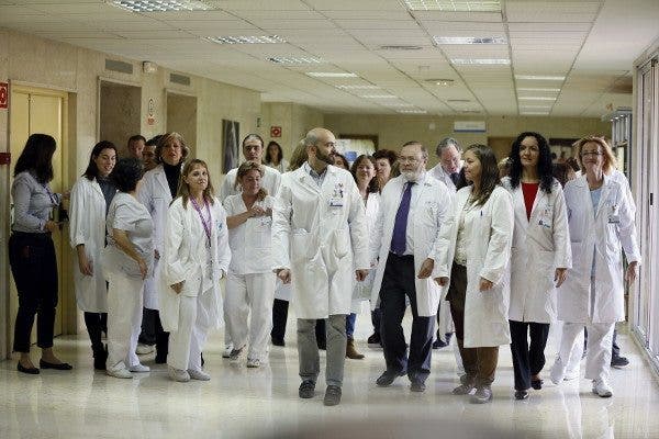 Los médicos que han atendido a Teresa Romero antes de anunciar el alta de la paciente. Efesalud.com