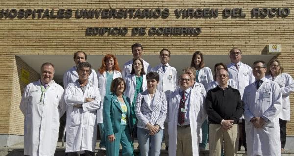 Un hospital andaluz realiza la primera cirugía de escoliosis de Europa sin afectar al crecimiento