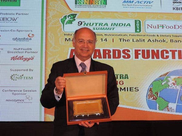 El profesor Ángel Gil recibe el premio «Nutra India Summit 2014»