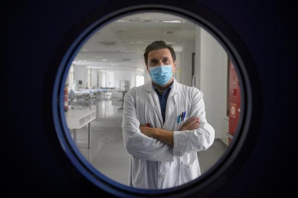 COVID-19: El gerente del Hospital de Valdecilla pide que nunca más se aísle a los pacientes