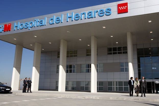 Dos grupos se presentan para gestionar tres hospitales públicos de Madrid