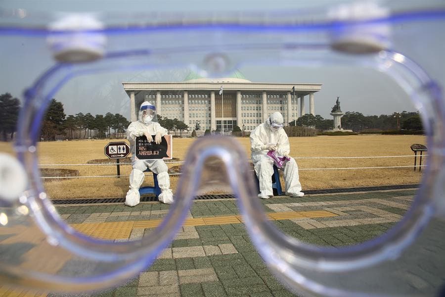 COVID, coronavirus, protección, EPI, gafas, sanitarios, profesionales, expertos, hospital