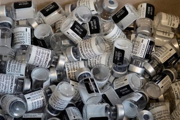Tres de cada cuatro españoles vacunados con pauta completa contra la covid