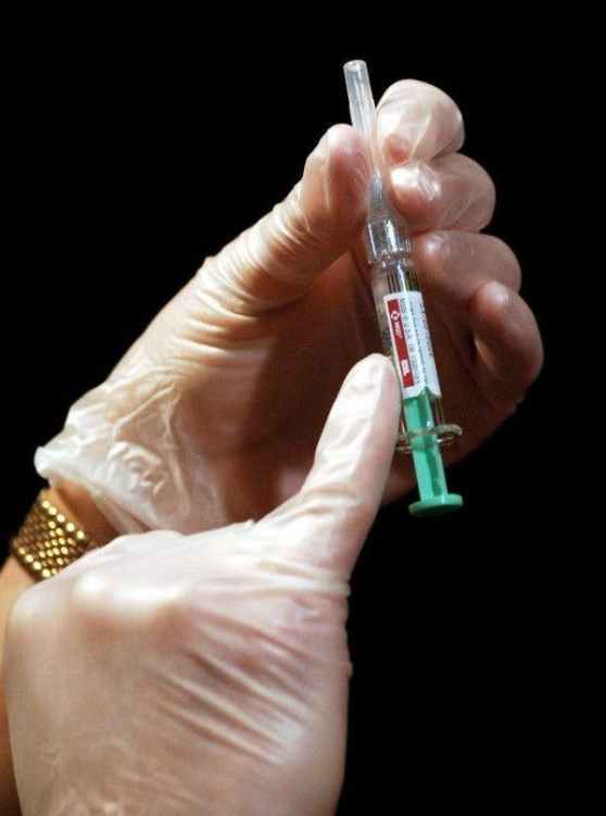 El ministro de Sanidad propone incluir la vacuna de la varicela en el calendario común infantil
