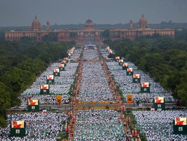 La India se entrega en cuerpo y alma en el primer Día Mundial del Yoga