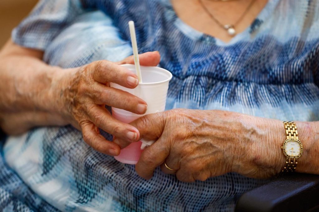alzhéimer-verano-consejos-calor-cuidar