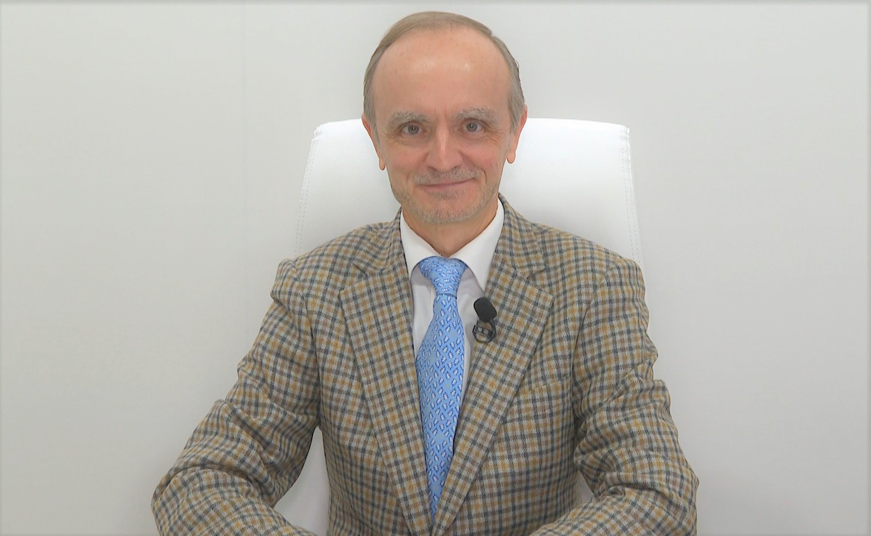 Eduardo López Bran explica la terapia con minoxidil oral.