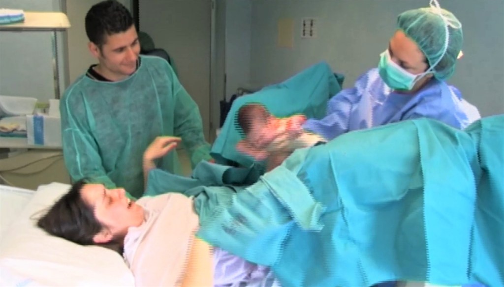 Del útero a la vida extrauterina: el cambio radical tras el nacimiento del bebé.