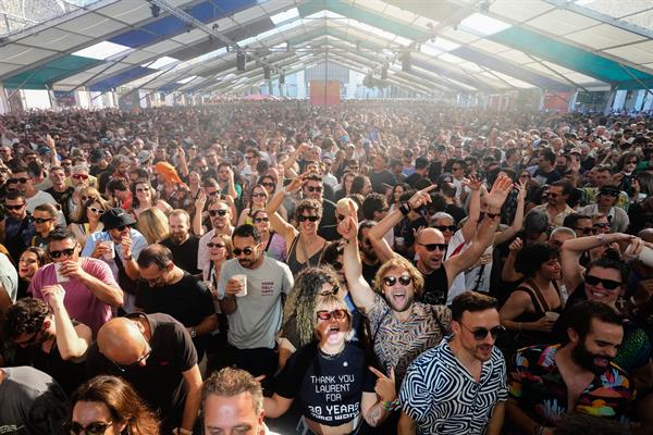 Protegernos del sol, intentar beber agua regularmente o usar repelentes para los insectos son algunos de los consejos para sobrevivir a los festivales.