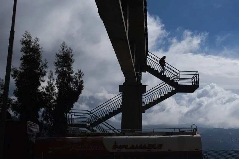 Padres que hablan como sus hijos adolescentes. Choque generacional servido