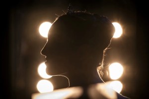 migraña hormonal mujer