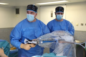 asistencia de robots en cirugía de rodilla, cadera y columna